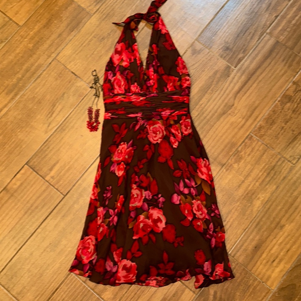 Donna Morgan red floral dress size 8 100% silk lining with necklace to match